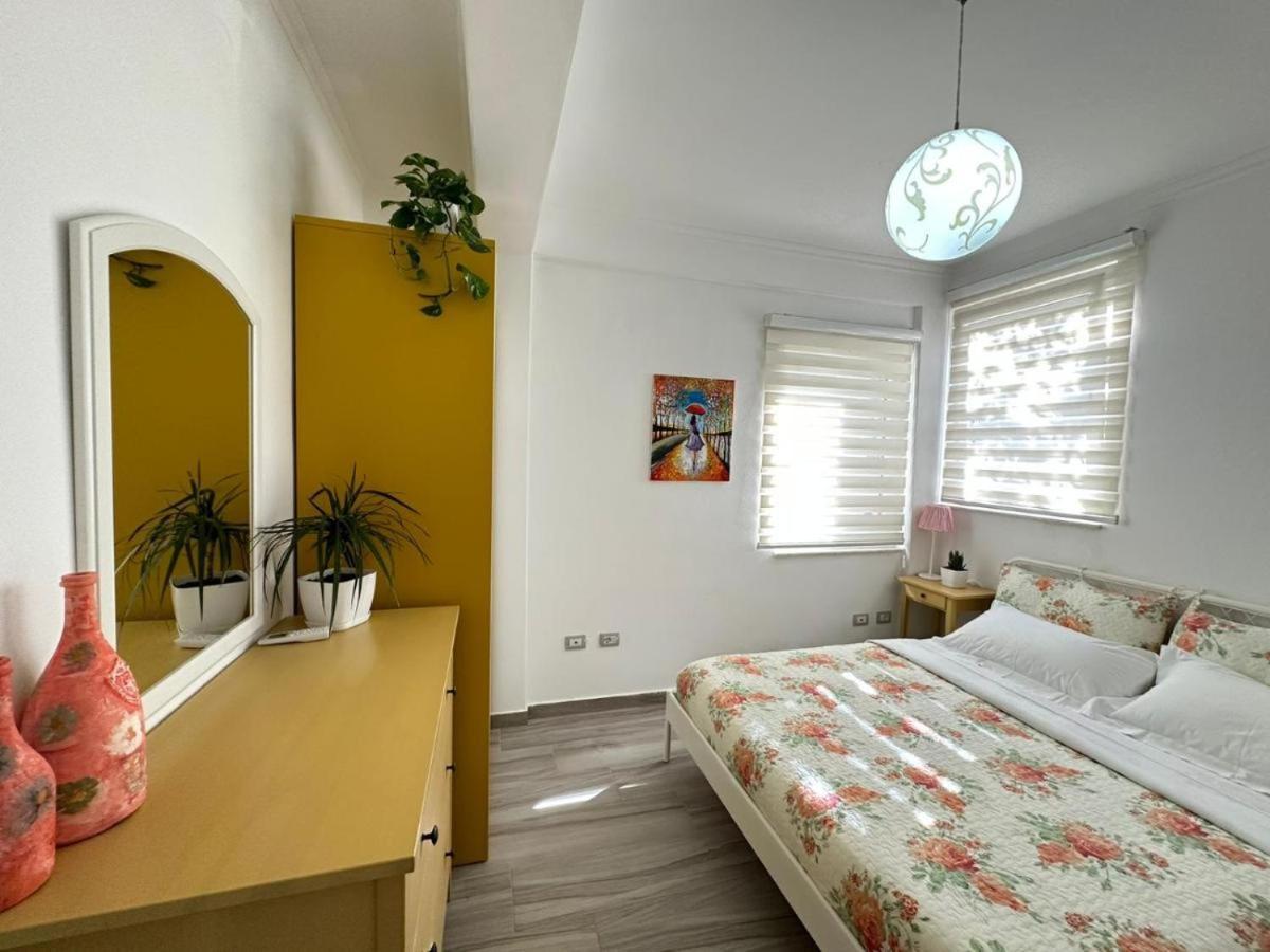 Sofia'S Holiday Apartment Vlore Ngoại thất bức ảnh