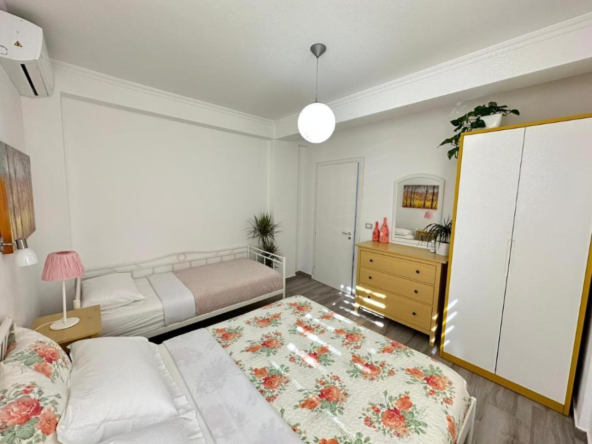 Sofia'S Holiday Apartment Vlore Ngoại thất bức ảnh