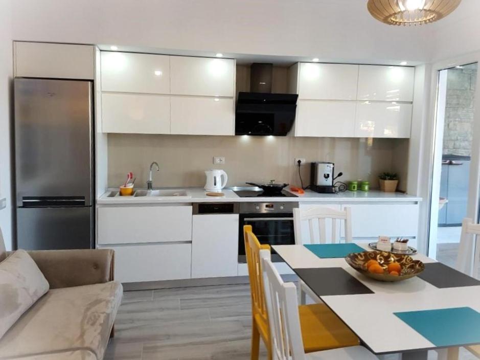 Sofia'S Holiday Apartment Vlore Ngoại thất bức ảnh