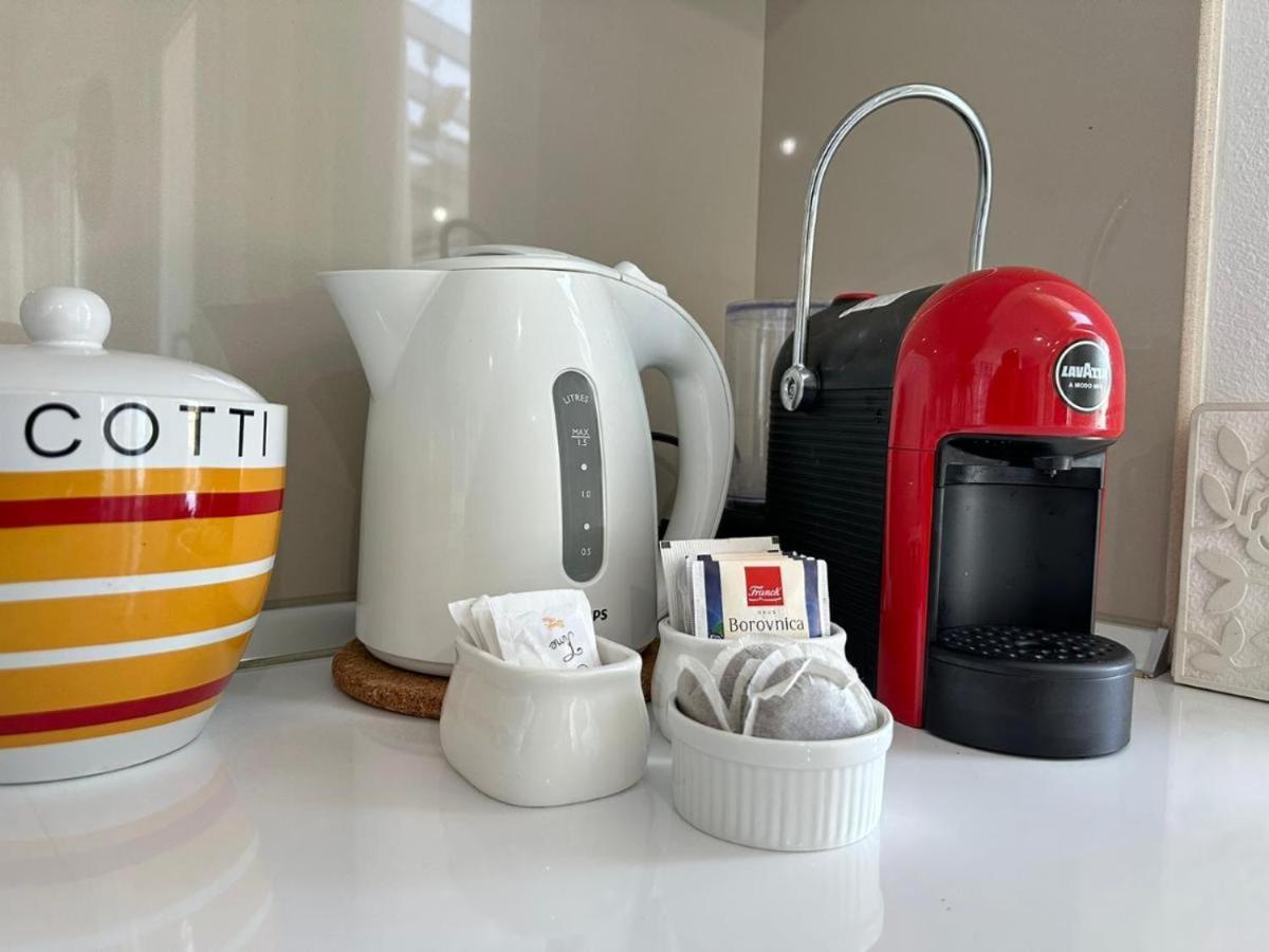 Sofia'S Holiday Apartment Vlore Ngoại thất bức ảnh