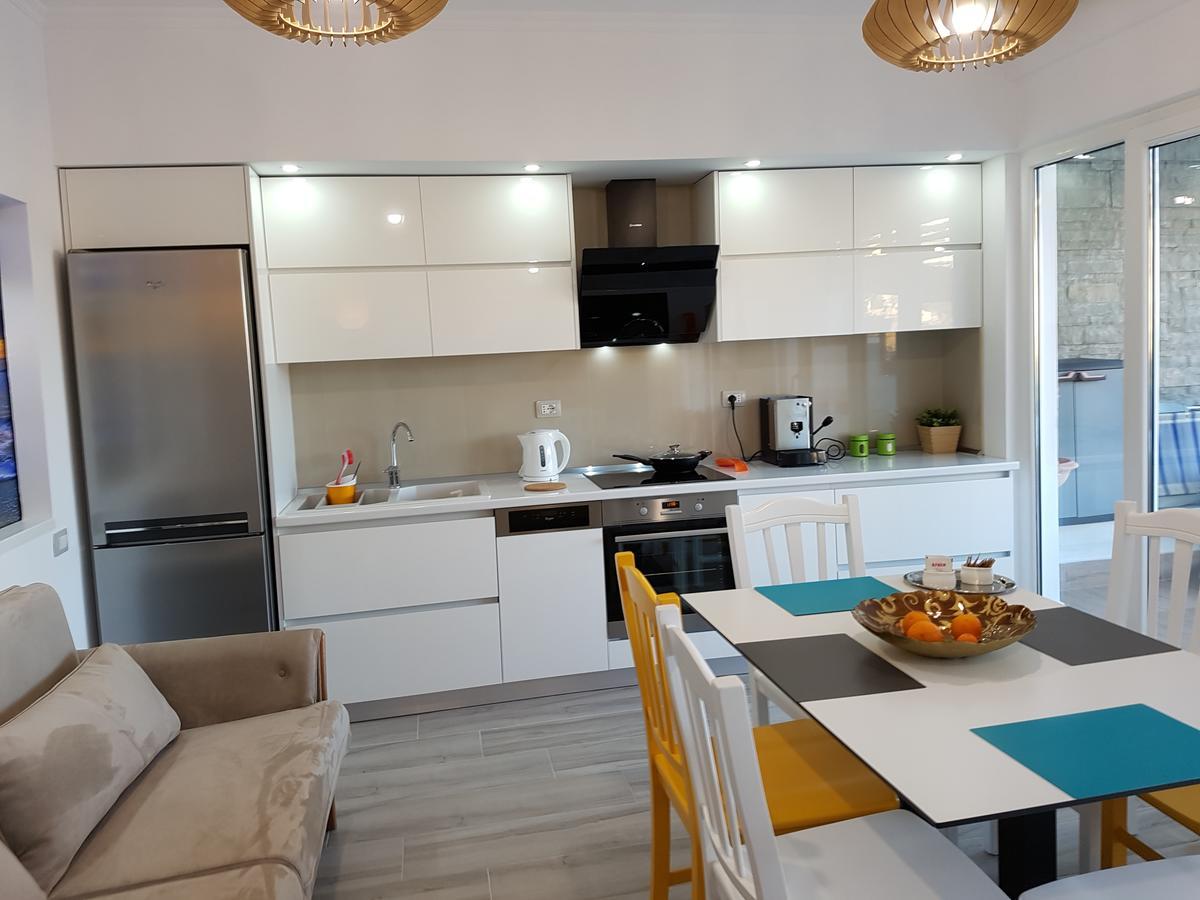 Sofia'S Holiday Apartment Vlore Ngoại thất bức ảnh
